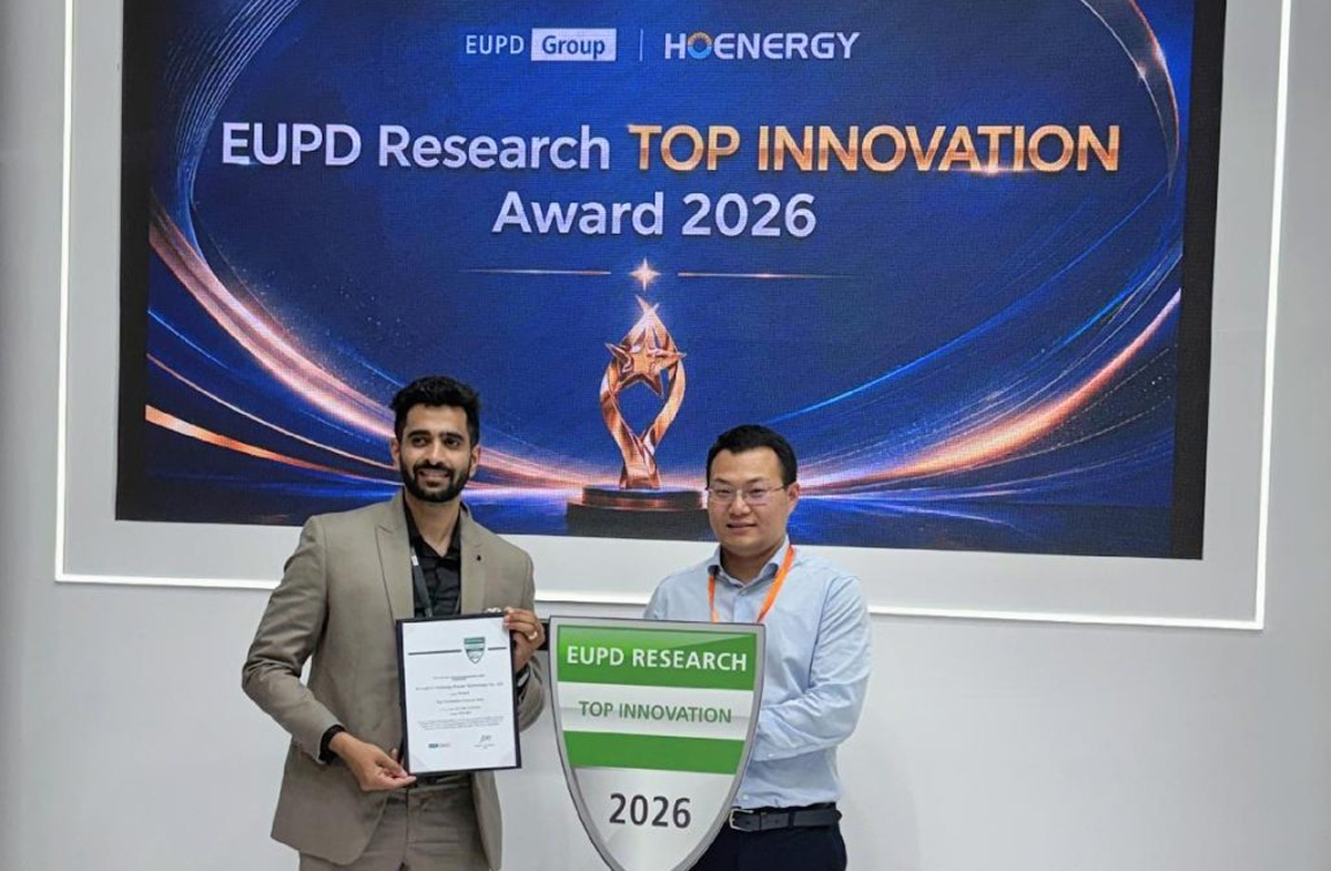 Представники Hoenergy отримують нагороду EUPD Research Top Innovation Award 2026